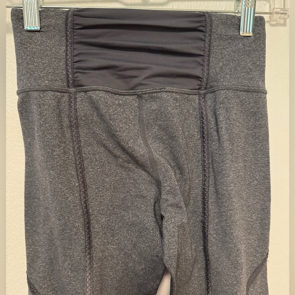 Lululemon Rehearsal Crop Leggings in Heathered Gray Size 2. - Picture 8 of 11